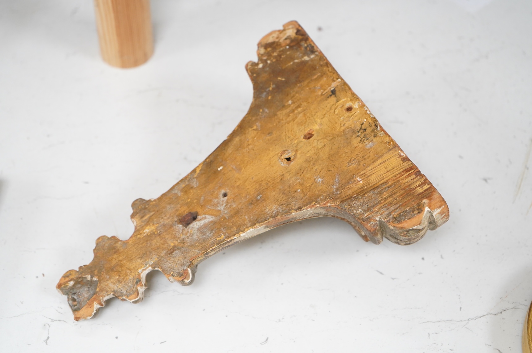 An 18th century parcel gilt carved wall bracket, 22cm high